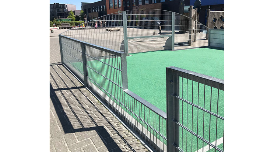 Voetbalkooi zijkant op schoolplein - Balsporten - Speeltoestellen - LuduQ speeltoestellen