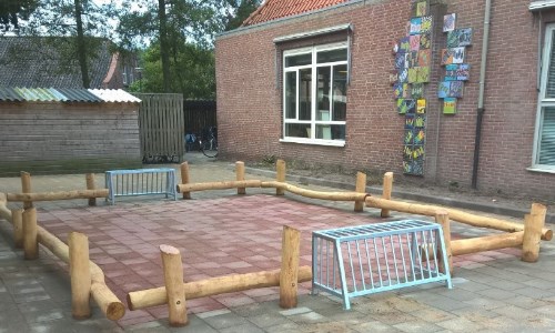 Houten pannakooi voor schoolplein met metalen doeltjes