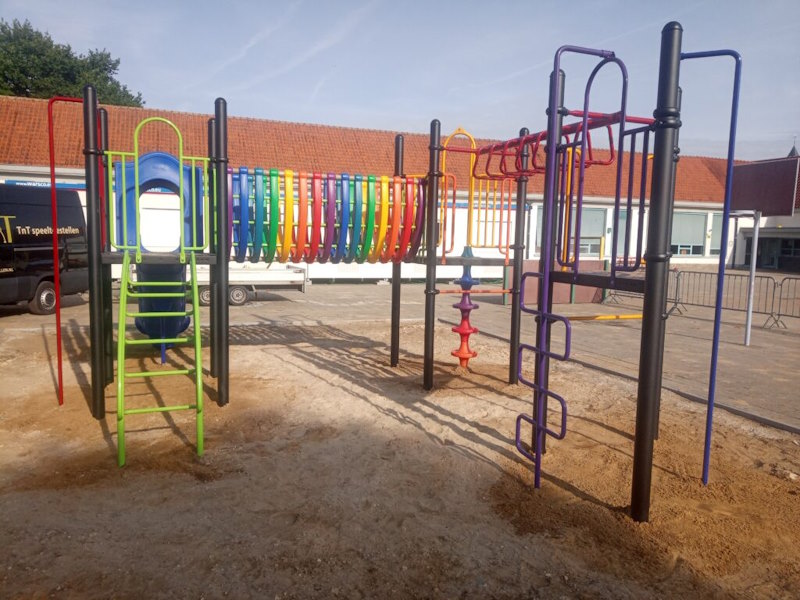 Regenboogkleuren speeltoestel voor openbare ruimte op speelplaats